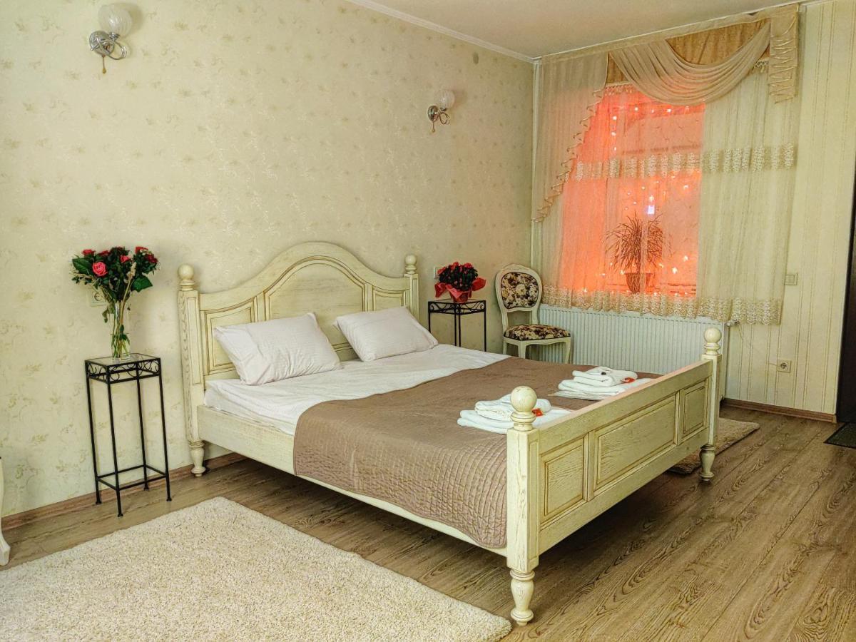 Chaplin Hotel Lviv Ngoại thất bức ảnh