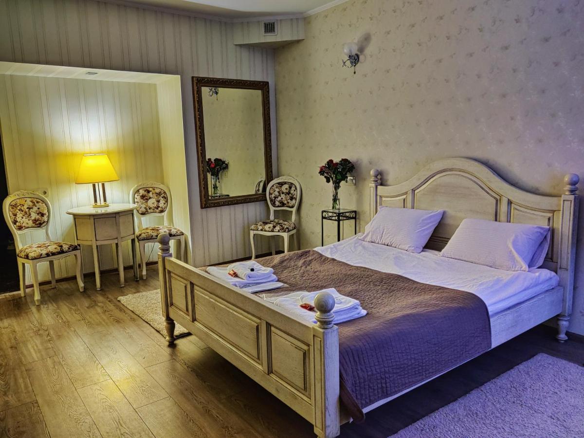 Chaplin Hotel Lviv Ngoại thất bức ảnh