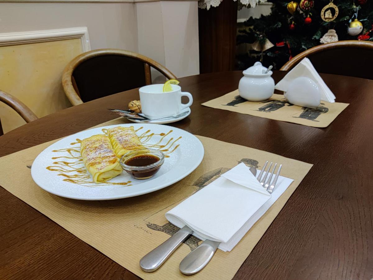 Chaplin Hotel Lviv Ngoại thất bức ảnh