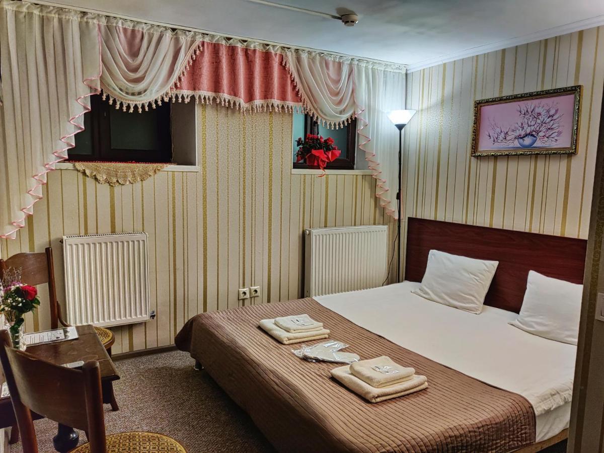 Chaplin Hotel Lviv Ngoại thất bức ảnh