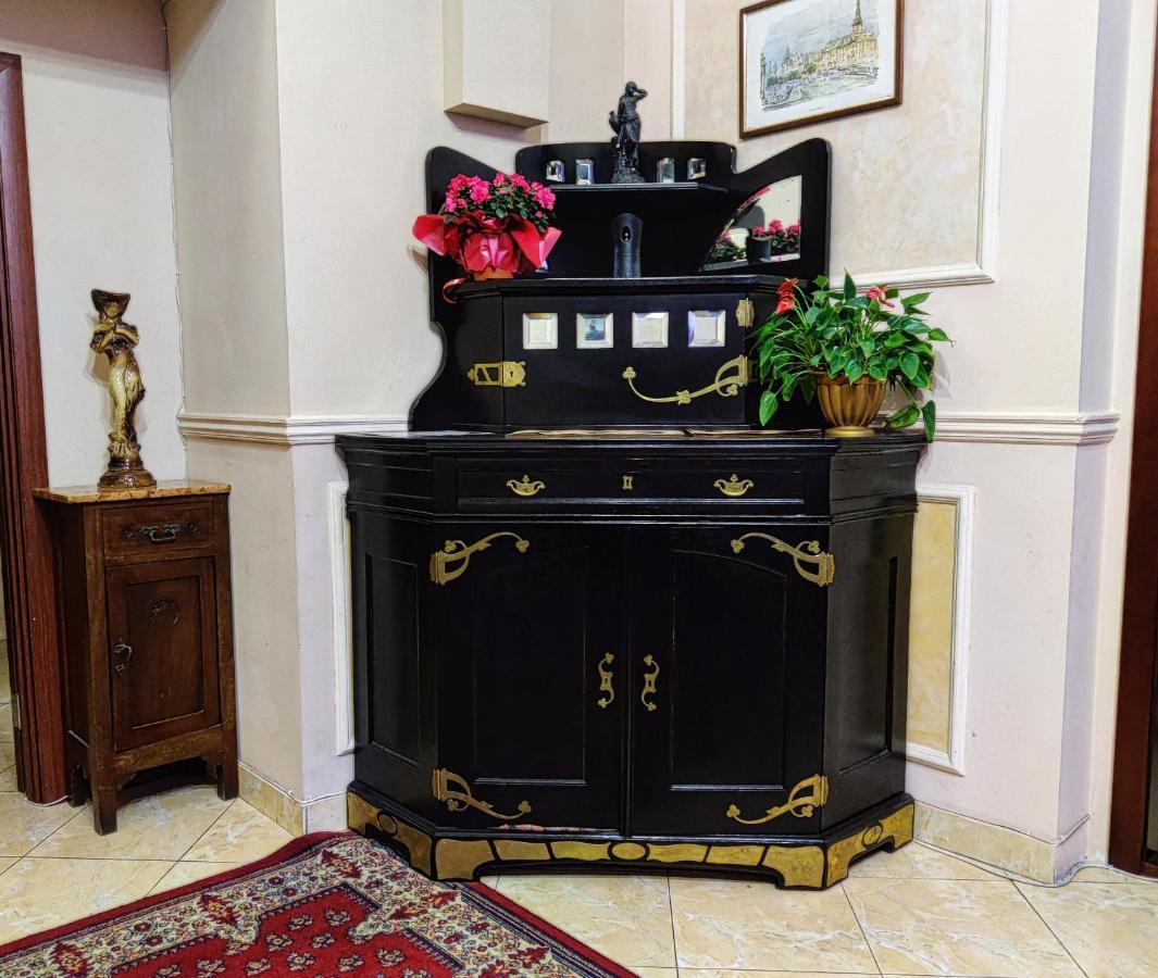 Chaplin Hotel Lviv Ngoại thất bức ảnh