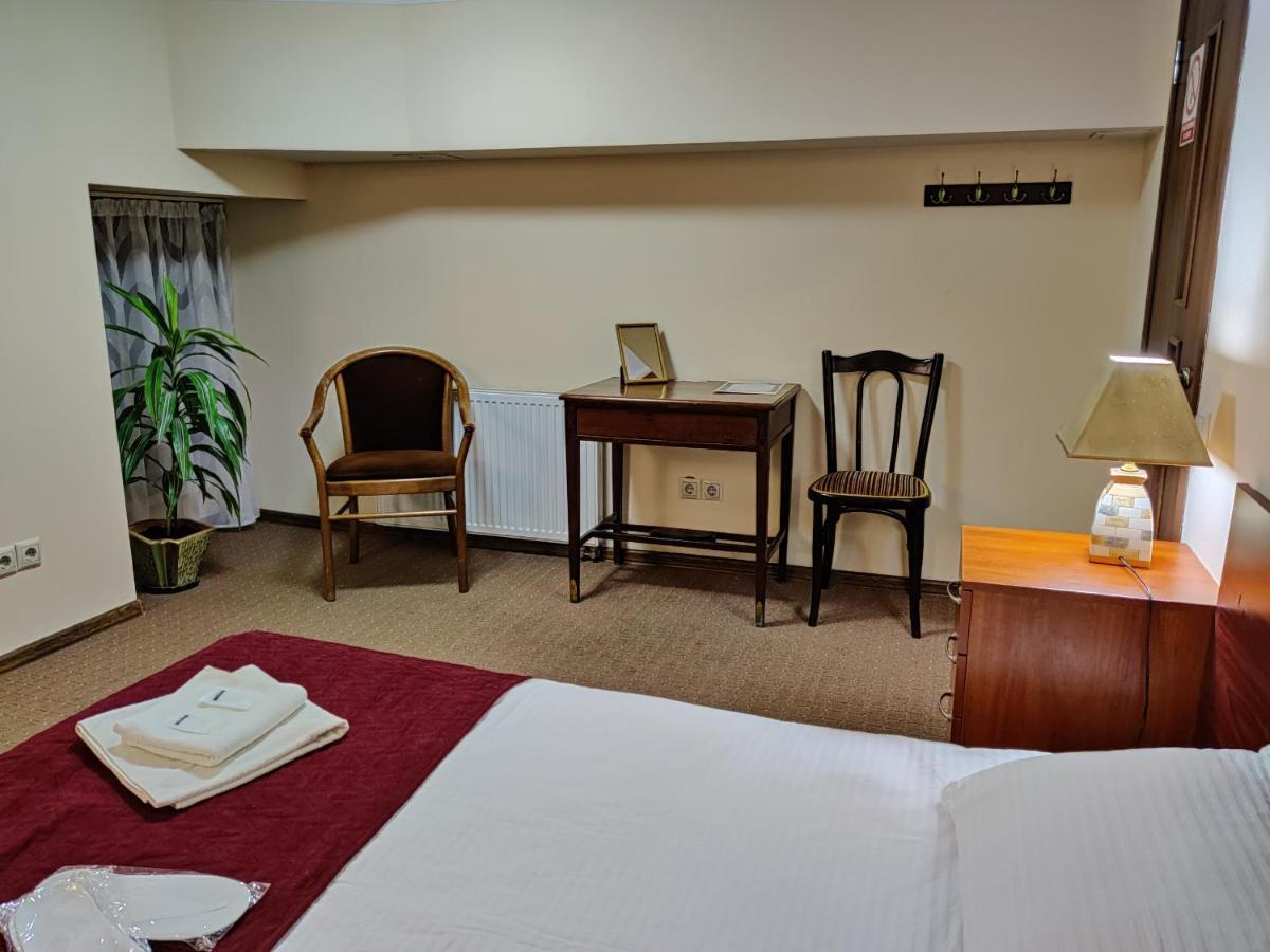 Chaplin Hotel Lviv Ngoại thất bức ảnh