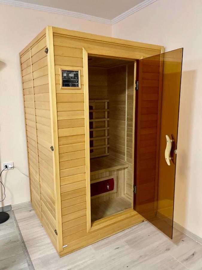 Chaplin Hotel Lviv Ngoại thất bức ảnh