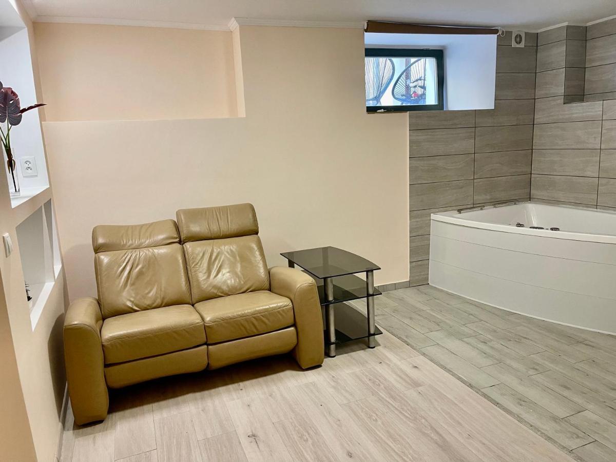 Chaplin Hotel Lviv Ngoại thất bức ảnh